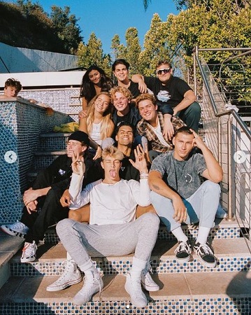 Jack Wright Wiki, Height, Age, Girlfriend, Family, Biography & More 16 Jack Wright with the members of The Hype House