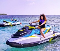 Kamiya Jani: Bio, Height, Age, Husband, Family, Wiki & More 20 Kamiya Jani loves to ride Jet Ski