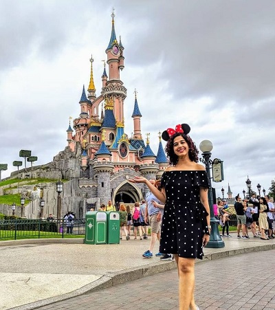 Kamiya Jani: Bio, Height, Age, Husband, Family, Wiki & More 32 Kamiya Jani went to disney land