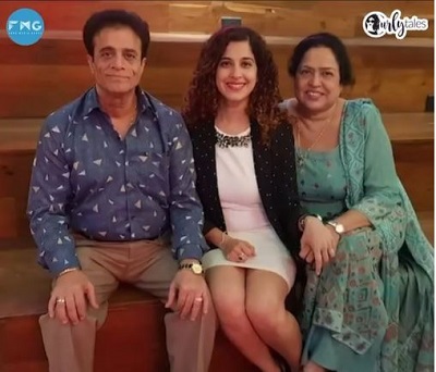 Kamiya Jani: Bio, Height, Age, Husband, Family, Wiki & More 8 Kamiya Jani with her mother Poonam Jani and father Mohan Jani