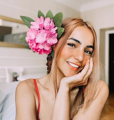 Kat Kristian Wiki, Height, Age, Boyfriend, Family, Biography & More 22 Kat Kristian prefers to put flower in her hair