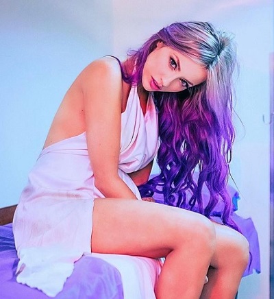 Katie Angel Wiki, Height, Age, Boyfriend, Family, Biography & More 7 Katie Angel loves to experiment with her hair