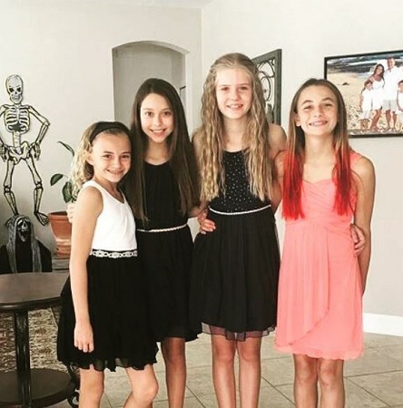 Kayla Davis Wiki, Height, Age, Boyfriend, Family, Biography & More 9 Kayla Davis with her best friends