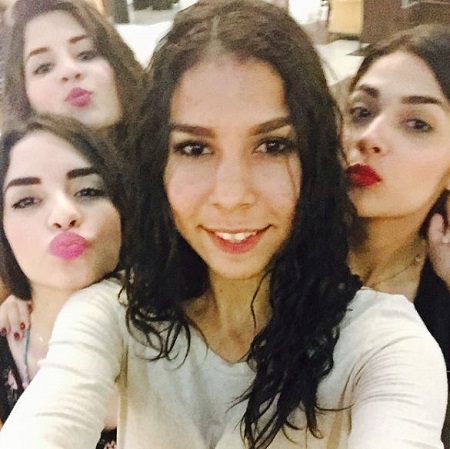 Kimberly Loaiza Wiki, Height, Age, Boyfriend, Family, Biography & More 9 Kimberly Loaiza with her sisters
