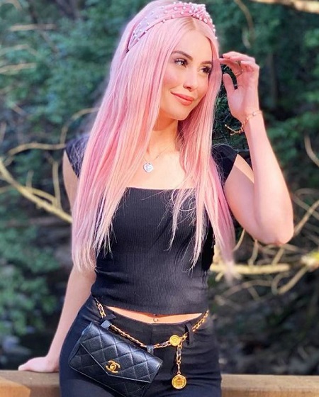 Leah Ashe - Bio, Height, Age, Boyfriend, Family, Wiki & More 7 Leah Ashe enjoys a Net worth of $1.8 million USD, as of 2021