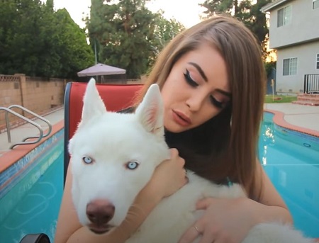 Leah Ashe - Bio, Height, Age, Boyfriend, Family, Wiki & More 25 Leah Ashe is very close to her pet dog named Astro