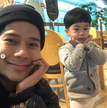 Lee Jae-Eung: Biography, Height, Age, Girlfriend, Family, Wiki & More 5 Lee Jae-Eung and his nephew