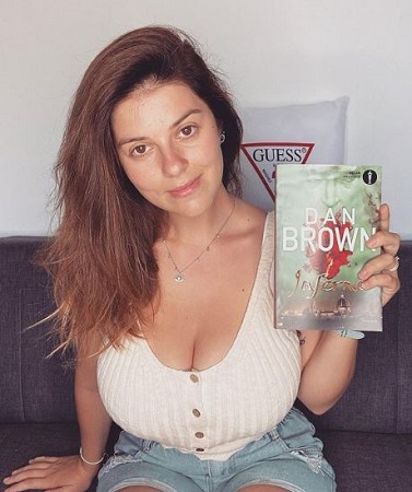 Mady Gio Wiki, Height, Age, Boyfriend, Family, Biography & More 19 Mady Gio favorite book