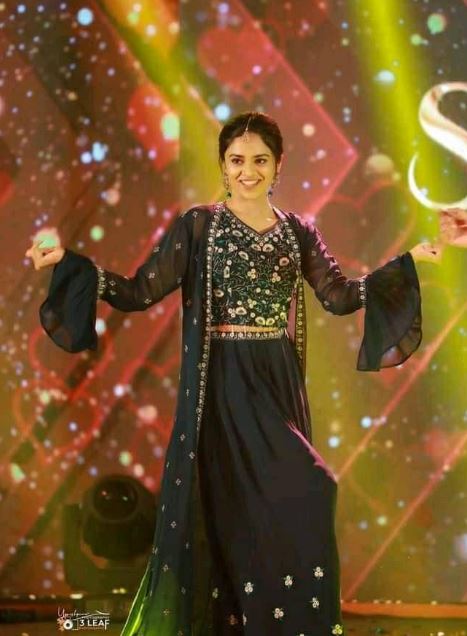 Meenakshi Dileep Wiki, Age, Height, Boyfriend, Family, Biography & More 15 Meenakshi Dileep at award show
