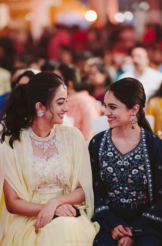 Meenakshi Dileep Wiki, Age, Height, Boyfriend, Family, Biography & More 17 Meenakshi Dileep with actress Namitha Pramod