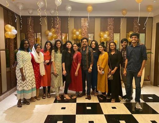 Meenakshi Dileep Wiki, Age, Height, Boyfriend, Family, Biography & More 3 Meenakshi Dileep with her family and friends