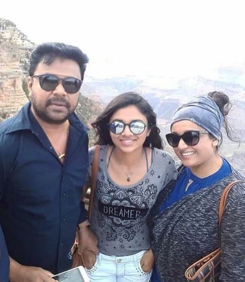 Meenakshi Dileep Wiki, Age, Height, Boyfriend, Family, Biography & More 9 Meenakshi Dileep with her parents