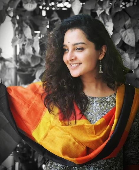 Meenakshi Dileep Wiki, Age, Height, Boyfriend, Family, Biography & More 10 Meenakshi Dileep's mother Manju Warrier