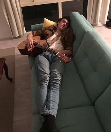 Mitchell Hope Wiki, Height, Age, Girlfriend, Family, Biography & More 12 Mitchell Hope with his Guitar
