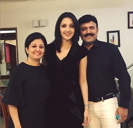 Neha Shetty with her father B. Hariraj Shetty and mother Nimi Shetty