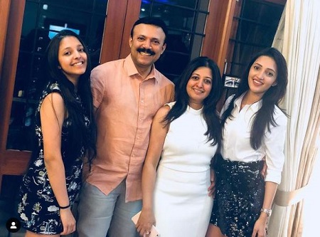 Neha Shetty with her father ( B. Hariraj Shetty), mother (Nimi Shetty) & sister (Navami Shetty)