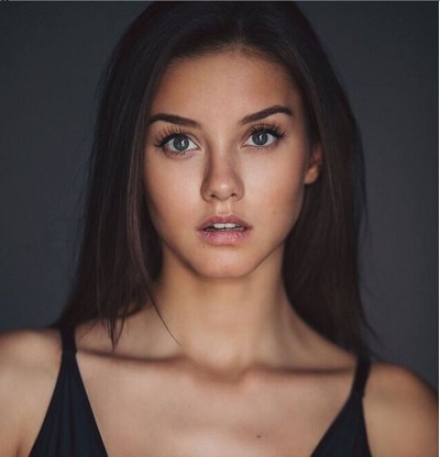 Nicola Cavanis Wiki, Height, Age, Boyfriend, Family, Biography & More 3 Nicola Cavanis Age, Wiki & Bio