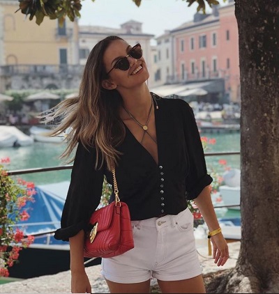 Nicola Cavanis Wiki, Height, Age, Boyfriend, Family, Biography & More 22 Nicola Cavanis prefers street style