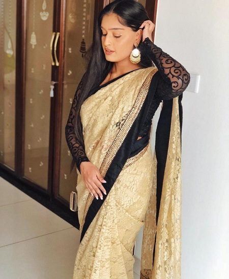 Niharika Nm Wiki, Height, Age, Boyfriend, Net worth, Biography & More 7 Niharika Nm snaps a picture in a saree