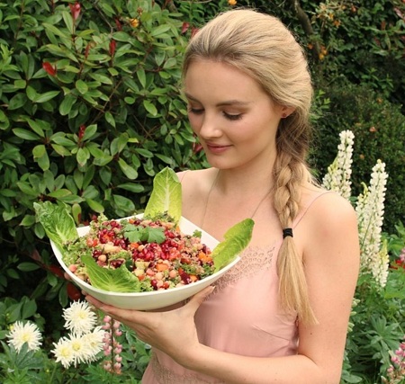 Niomi Smart - Bio, Height, Age, Husband, Net worth, Wiki & More 10 Niomi Smart eats healthy