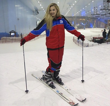 Niomi Smart - Bio, Height, Age, Husband, Net worth, Wiki & More 42 Niomi Smart enjoys indoor skiing