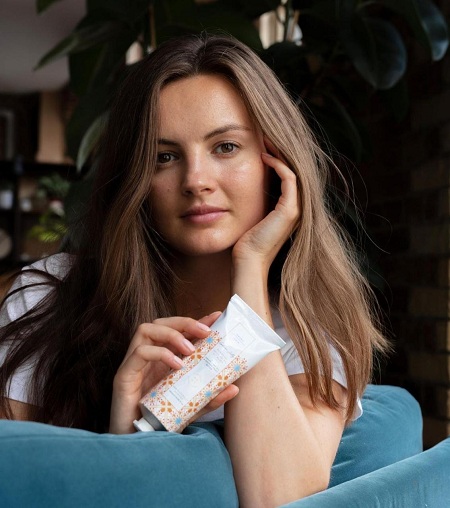 Niomi Smart - Bio, Height, Age, Husband, Net worth, Wiki & More 43 Niomi Smart has her own skincare brand called Smart Skin