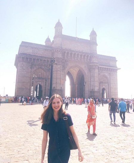 Niomi Smart - Bio, Height, Age, Husband, Net worth, Wiki & More 25 Niomi Smart poses in Mumbai, Maharashtra, India