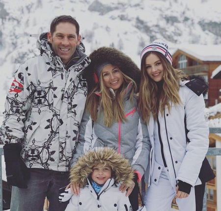 Niomi Smart - Bio, Height, Age, Husband, Net worth, Wiki & More 13 Niomi Smart snapped with her family
