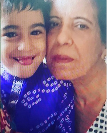 Parveen Shahani Wiki (Emraan Hashmi’s Wife) Age, Children, Biography & More 11 Parveen Shahani with her mother Huree Shahani