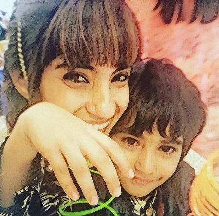 Parveen Shahani Wiki (Emraan Hashmi’s Wife) Age, Children, Biography & More 10 Parveen Shahani with her son Ayaan Hashmi