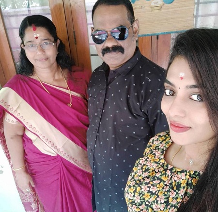 Remya Panicker takes a selfie with her parents