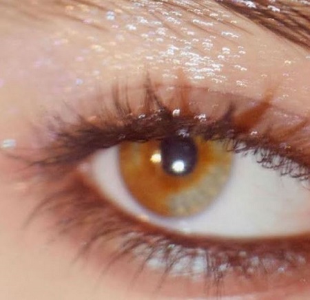 Rina Lipa eyes color