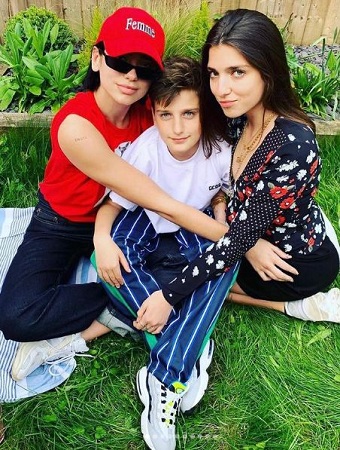 Rina Lipa with her sister Dua Lipa and brother Gjin Lipa