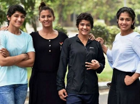 Ritika Phogat Wiki, Age, Family, Height, Caste, Biography & More 5 Ritika Phogat's cousin sisters Geeta, Babita, Ritu, and Sangeeta Phogat