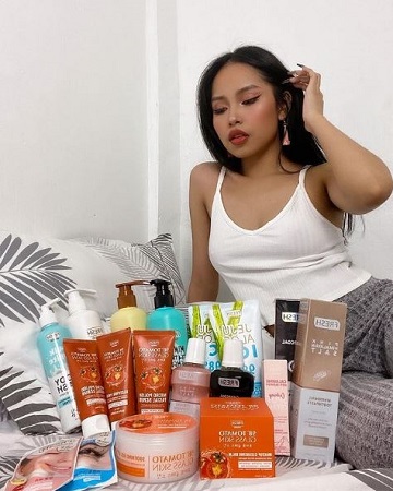 Romsy Dineros Wiki, Age, Height, Boyfriend, Family, Biography & More 19 Romsy Dineros promotes fashion skincare products