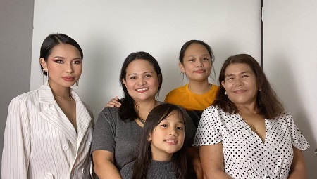 Romsy Dineros Wiki, Age, Height, Boyfriend, Family, Biography & More 9 Romsy Dineros with her mom and siblings