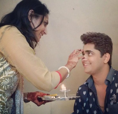Sangram Samel: Biography, Age, Wife, Caste, Net worth, Family, Wiki & More 11 Sangram Samel and his sister