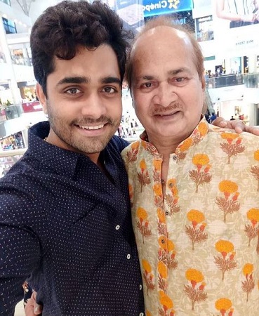 Sangram Samel: Biography, Age, Wife, Caste, Net worth, Family, Wiki & More 9 Sangram Samel with his father Ashok Samel