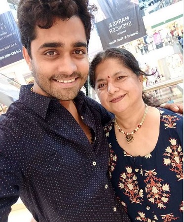 Sangram Samel: Biography, Age, Wife, Caste, Net worth, Family, Wiki & More 10 Sangram Samel with his mother Sanjivani Samel