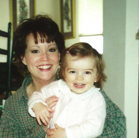 Sara Kays Wiki, Height, Age, Boyfriend, Family, Biography & More 7 Sara Kays clicked as a baby with her Mum Teresa Kays