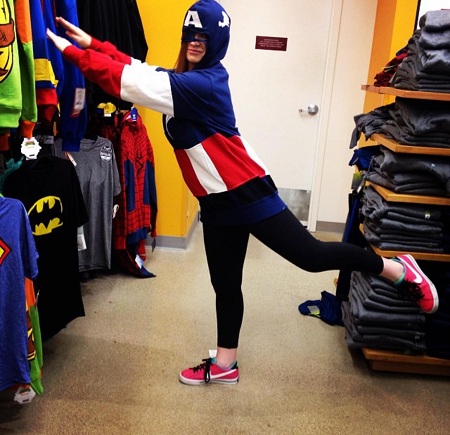 Sara Kays Wiki, Height, Age, Boyfriend, Family, Biography & More 22 Sara Kays dresses up as 'Captain America'