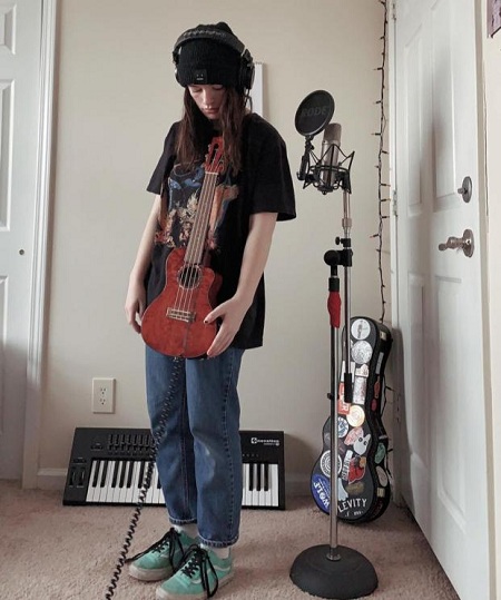 Sara Kays Wiki, Height, Age, Boyfriend, Family, Biography & More 18 Sara Kays is good at playing a ukulele