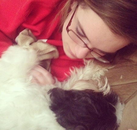 Sara Kays Wiki, Height, Age, Boyfriend, Family, Biography & More 21 Sara Kays snapped with her Shih Tzu, 'Dash'