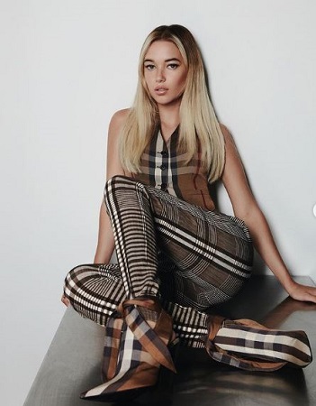 Sarah Snyder Biography, Height, Age, Boyfriend, Family, Wiki & More 19 Sarah Snyder body stats