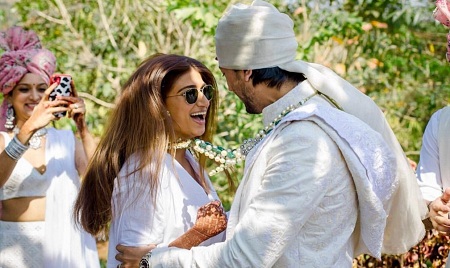 Shaza Morani: Wiki, Age, Husband, Height, Family, Biography & More 30 Shaza Morani and Priyank Sharma dance on the beat of a dhol