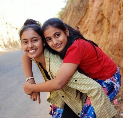 Shivani Paliwal Wiki, Height, Age, Boyfriend, Family, Biography & More 12 Shivani Paliwal with her sister Vaishnavi Paliwal