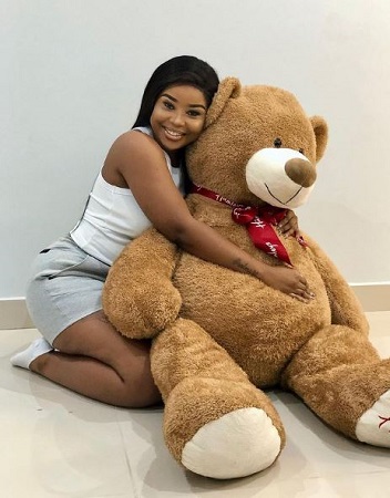 Sithelo Shozi - Wiki, Age, Height, Boyfriend, Net worth, Biography & More 22 Sithelo Shozi like stuffed toys