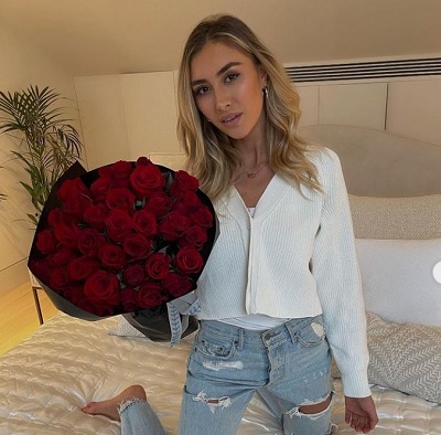 Sophie Habboo Wiki, Height, Age, Boyfriend, Family, Biography & More 24 Sophie Habboo likes roses