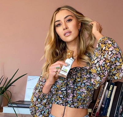 Sophie Habboo Wiki, Height, Age, Boyfriend, Family, Biography & More 14 Sophie Habboo promoting product