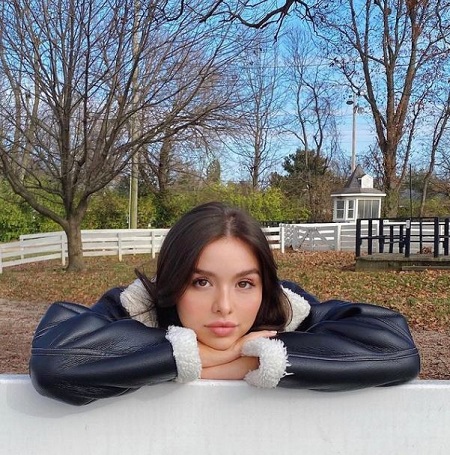 Sophie Mudd is known to be dating model Austin Dash.